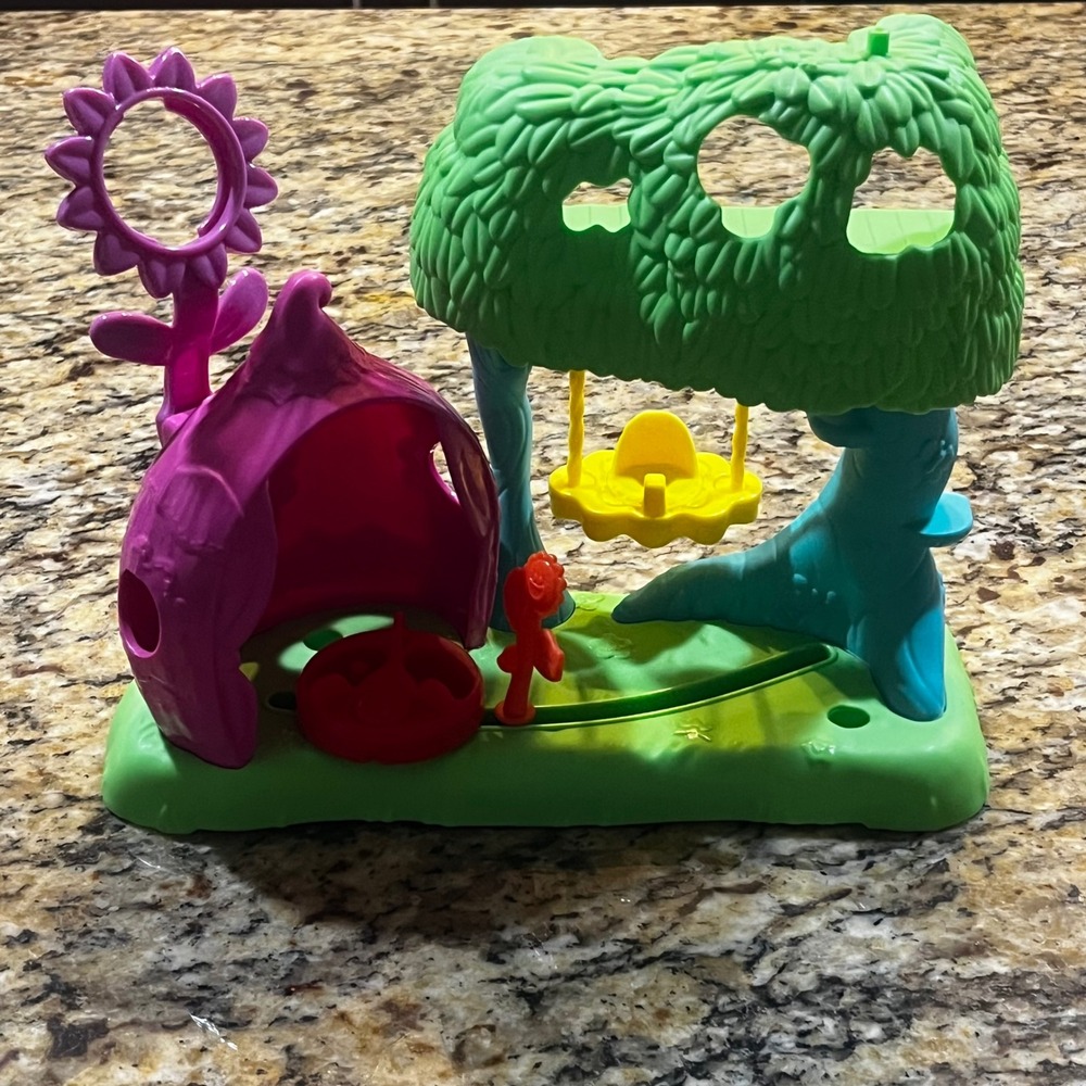 Fisher‎ Price Trolls Imaginext Flower Fun Campsite Playset